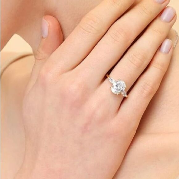 3 Stone Oval Cut Engagement Ring - Picture 5 of 5